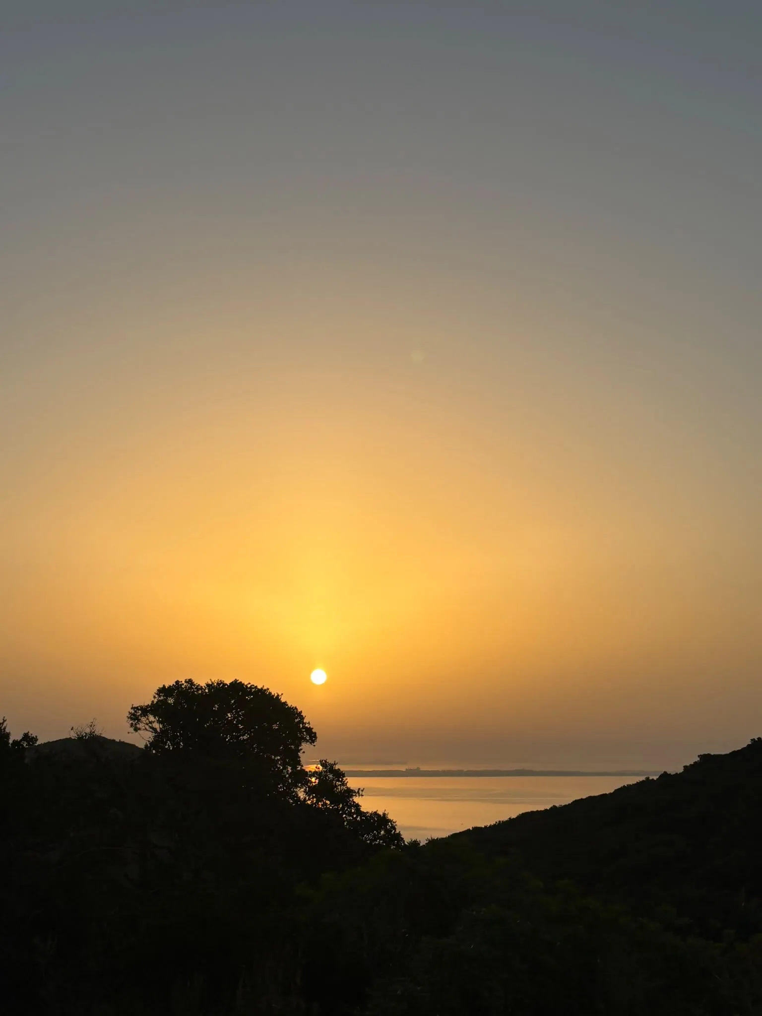 Pôr do sol sobre o mar